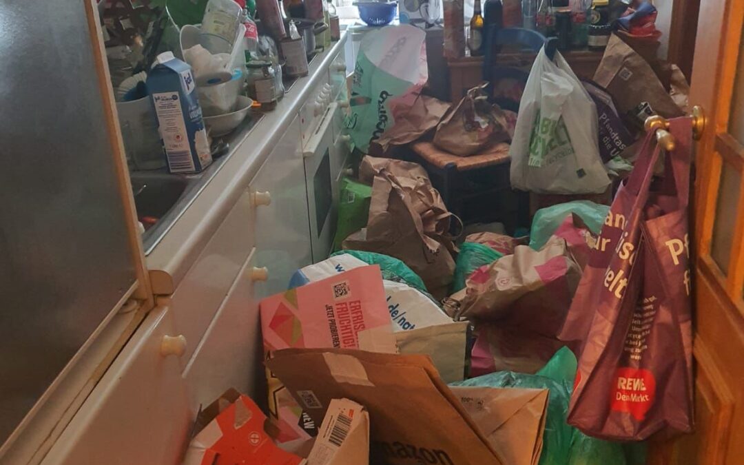 Vom Chaos zur Klarheit: Wie Hansedienst in Hamburg-Eimsbüttel eine Messie-Wohnung entrümpelte